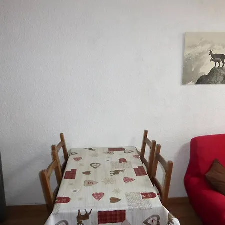 Au Centre De Sauze Avec Balcon - Fr-1-804-44 Apartment